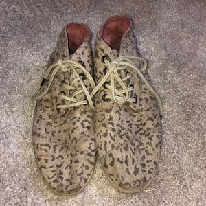 TOMS cheetah print high tops